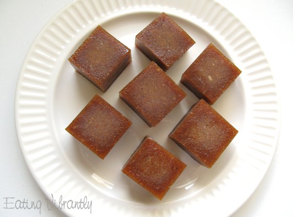 Raw caramel fudge with dates and macadamias