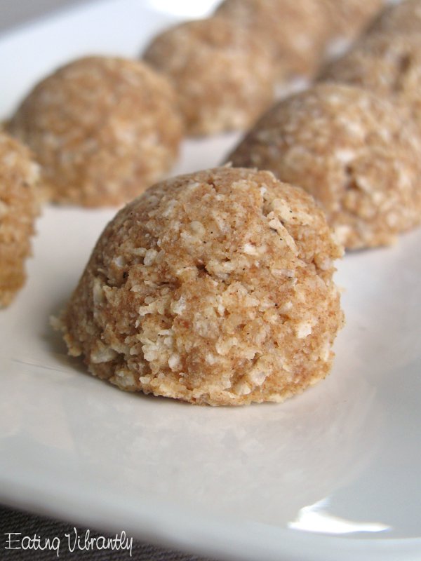 Raw date coconut macaroons