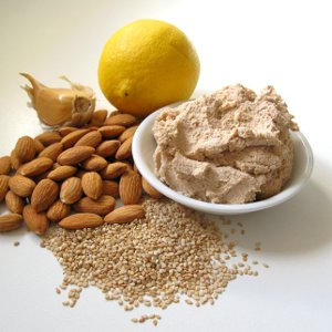 Raw almond pulp hummus