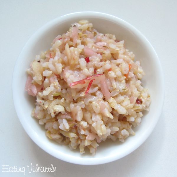 Sauerkraut with brown rice and grated apple