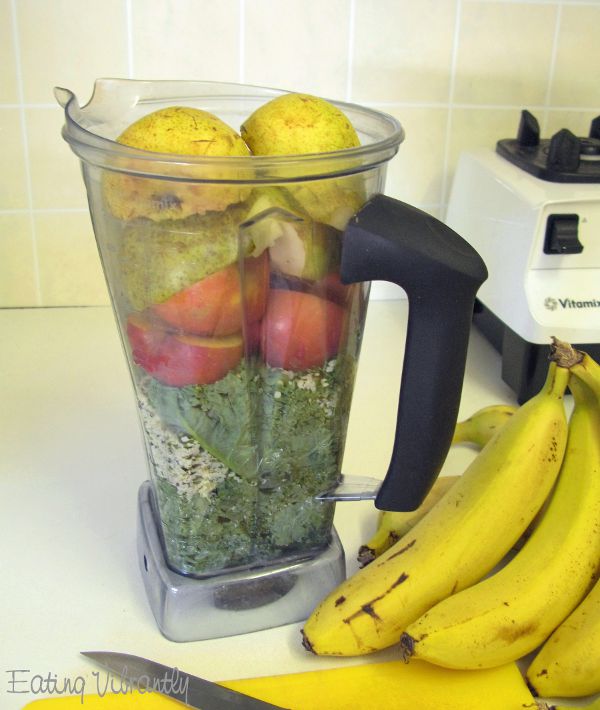 Winter green smoothie ready to blend